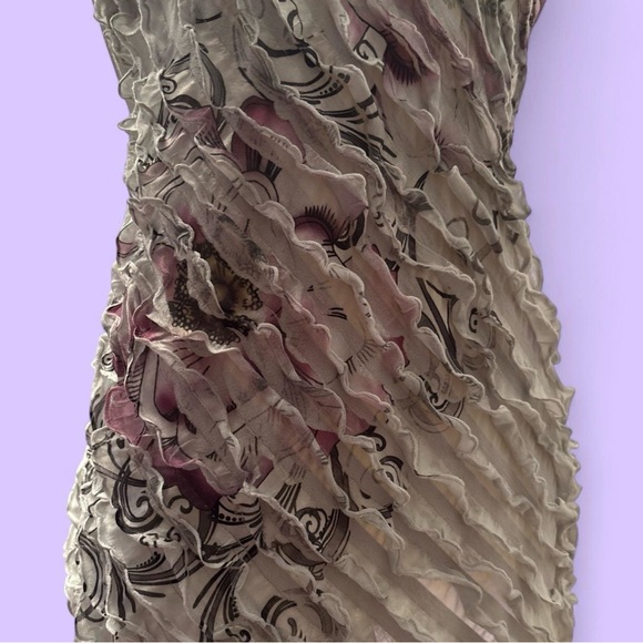 Weavers Ruffled Gray Top - Picture 3 of 6